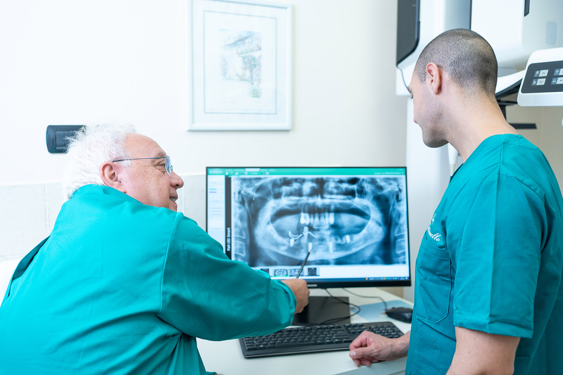 Strumentario chirurgico dedicato per implantologia e mucogengivale, Perugia