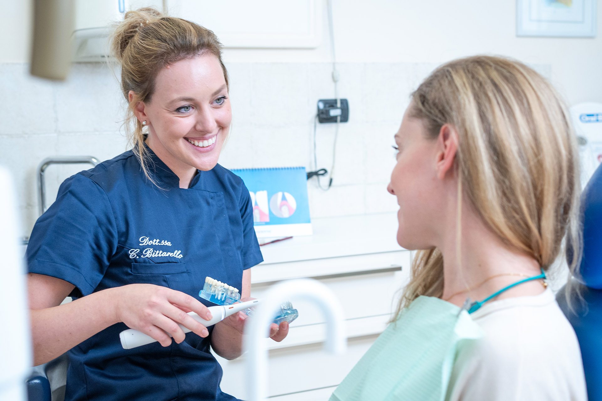Pulizia denti professionale con ultrasuoni e curette, Perugia