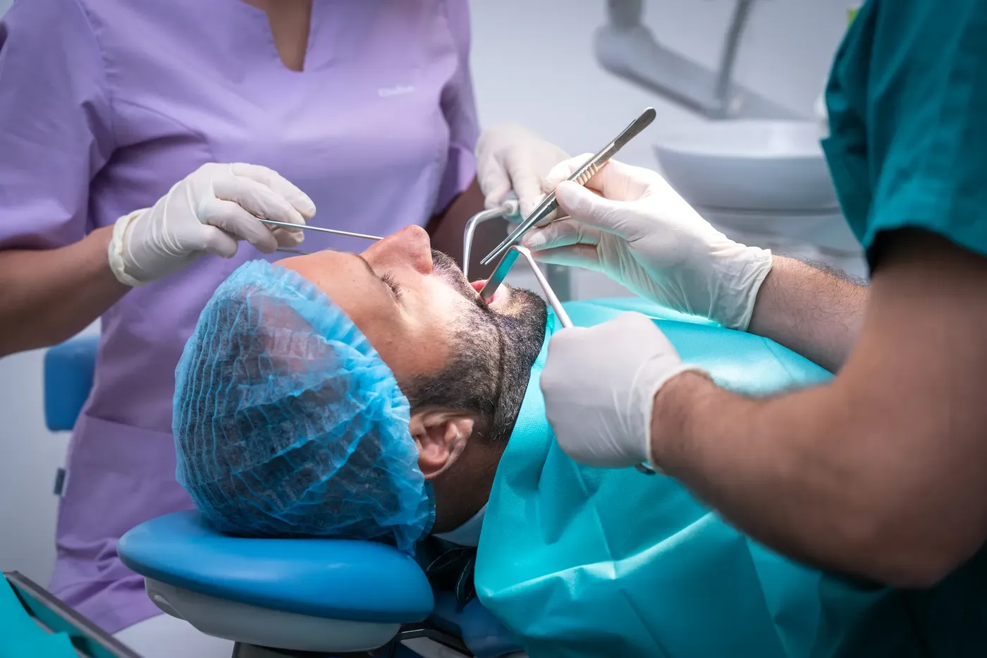 Sedazione cosciente con anestesista in studio, paziente rilassato, Perugia